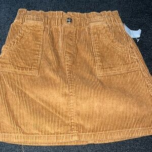 Old Navy golden brown corduroy skirt. Elastic waist 2 pockets. 4T. NWT.